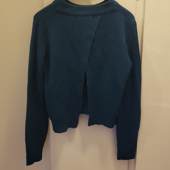 Comfy knit sweater with open lower back slit - Picture 5 of 6